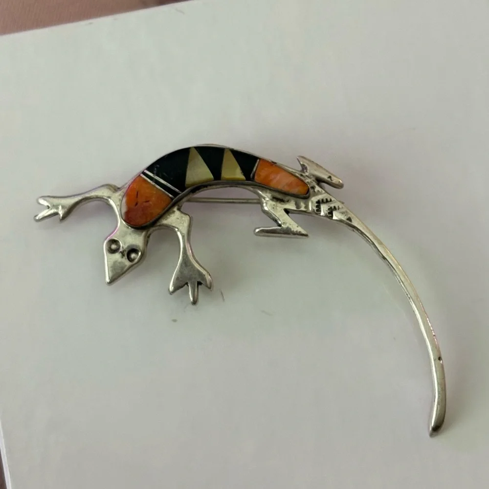 Wilbur Muskett Jr. Navajo lizard brooch pin